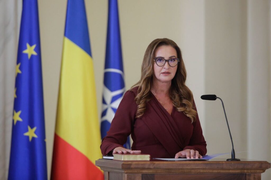 Ceremonie de depunere a jurământului de învestitură a Nataliei Intotero, ministrul Familiei, Tineretului și Egalității de Șanse, la Palatul Cotroceni din București, 19 iulie 2023. Inquam Photos / George Călin