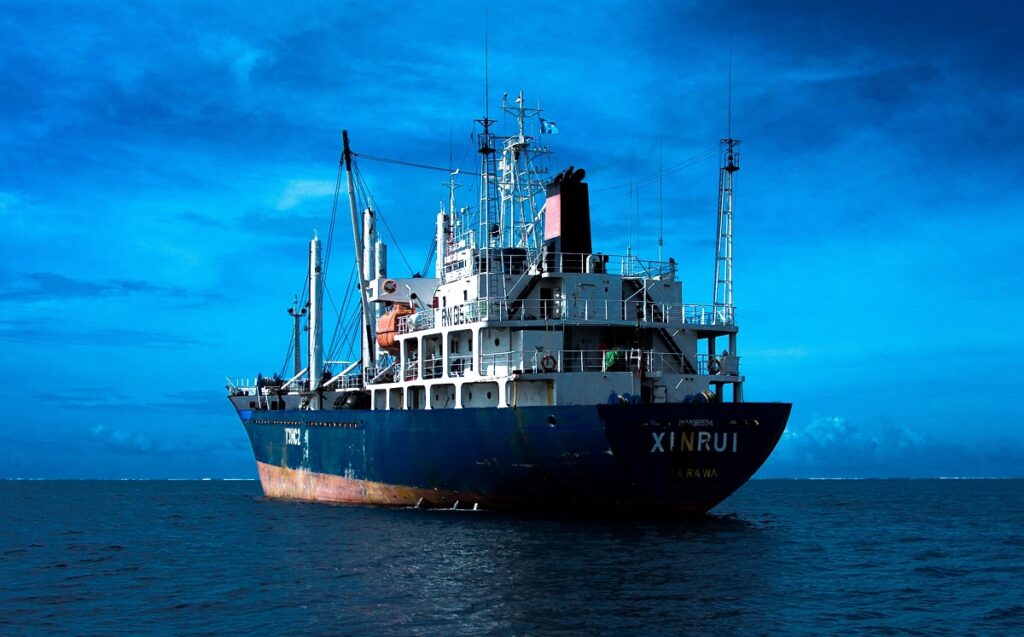 trafic maritim mare nava