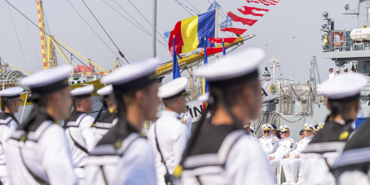 VIDEO Ziua Marinei, sărbătorită la Constanţa și în alte 5 orașe. Președintele a lipsit, premierul – huiduit