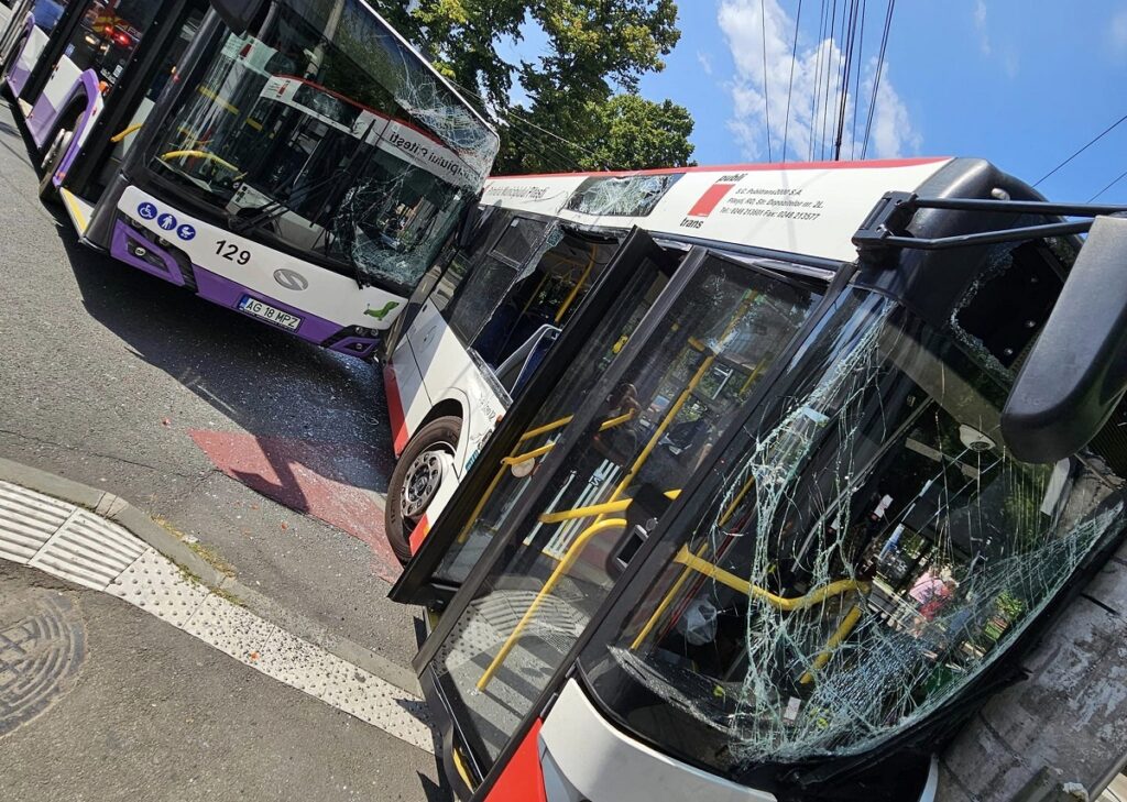 accident autobuze Piteşti