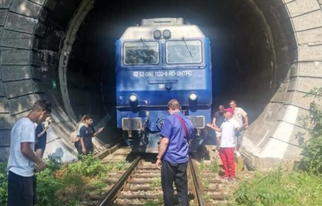 tren tunel