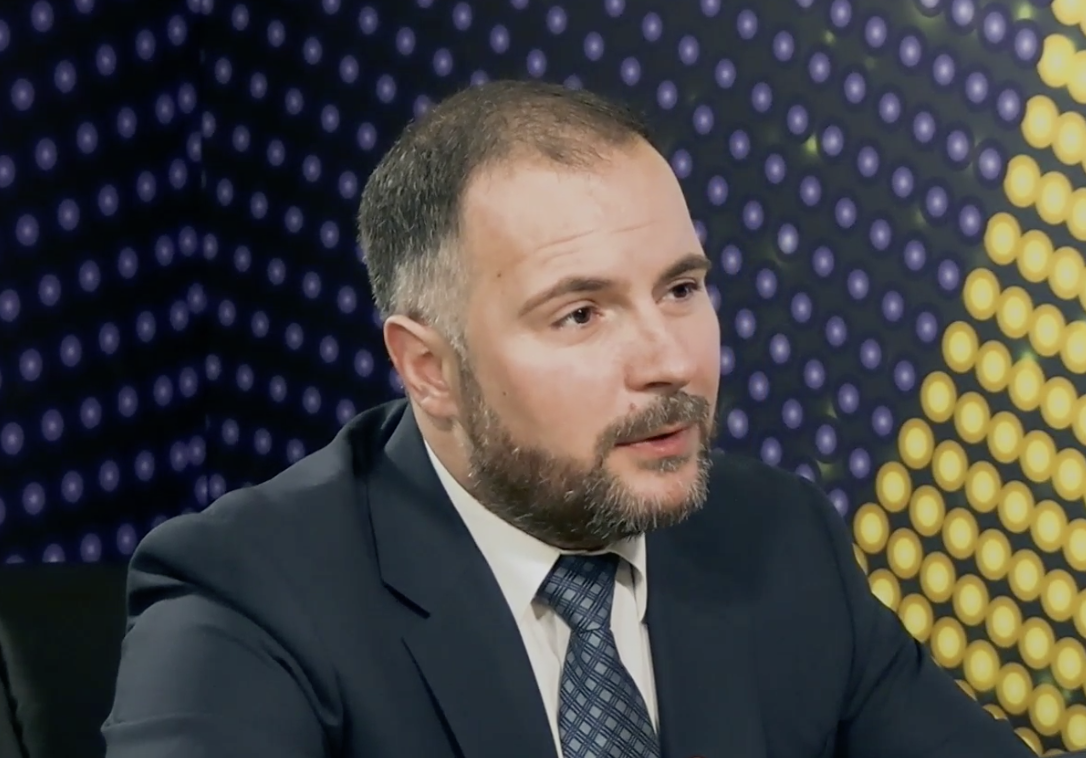 VIDEO 80% dintre stâlpișorii din Sectorul 2 vor dispărea, anunță Hopincă: „O afacere a primarului Radu Mihaiu”