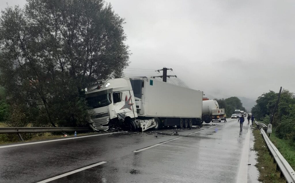 cisternă autotren Vâlcea