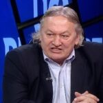 Dănuţ Lupu, condamnat la închisoare pentru conducerea unui vehicul fără permis, revine în ţară, urmând a fi preluat de poliţişti şi dus la penitenciar