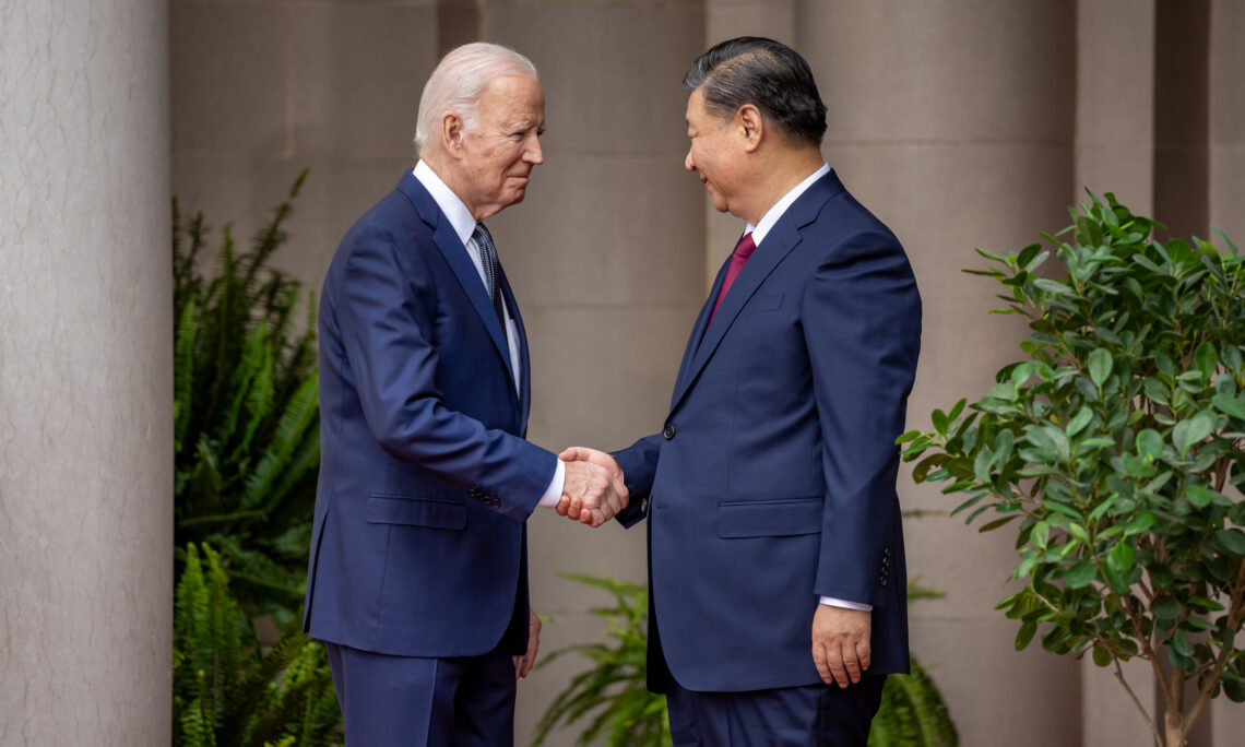 Joe Biden (stânga) și Xi Jinping (dreapta), sursa foto: State Dept. / White House