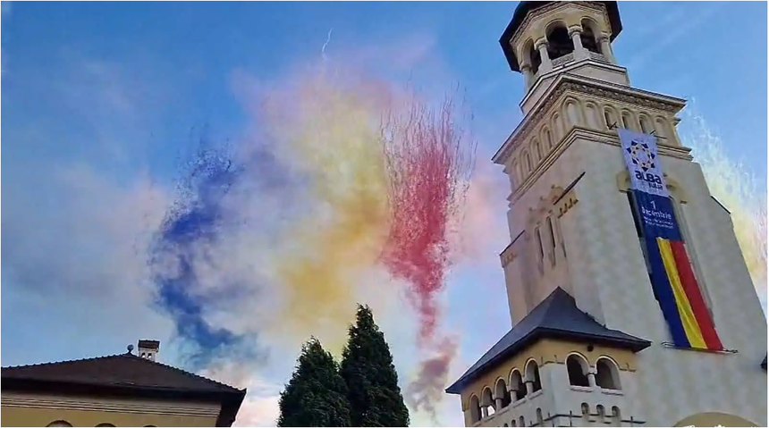 Artificii de zi în culorile tricolorului