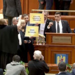 Șoșoacă și Simion s-au încăierat la votul pentru Buget.