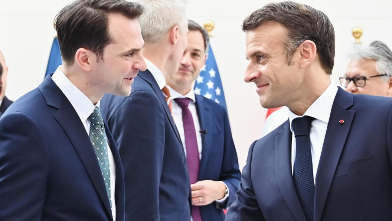 Sebastian Burduja si Emmanuel Macron