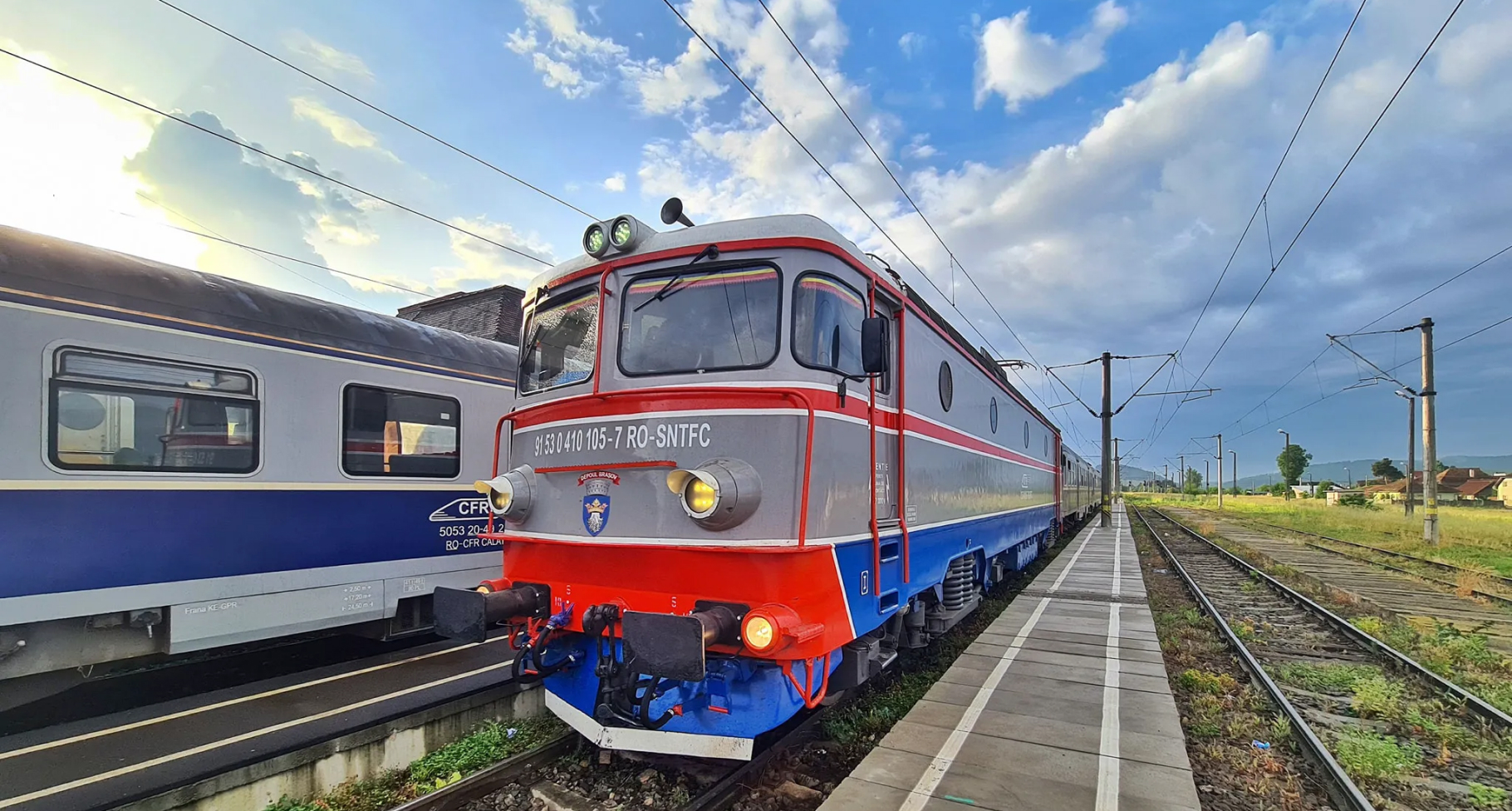 România trece în această noapte la ora de vară. Cum va fi afectată circulaţia trenurilor