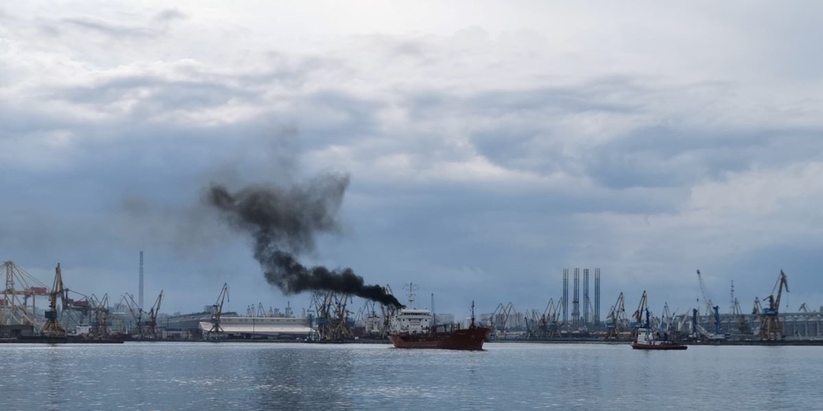 Incendiu la un vapor aflat în şantierul naval Midia/ Pompierii caută patru persoane