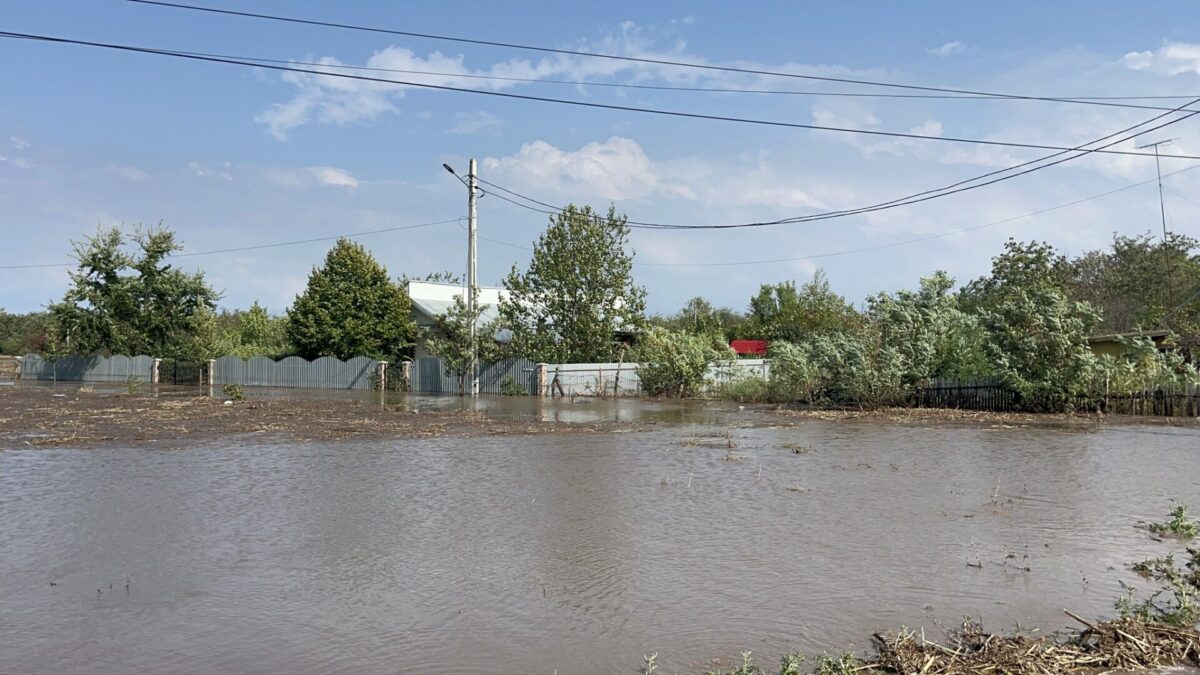 UPDATE Stare de alertă în Galați până în 16 octombrie. Aproape o mie de pompieri din ţară trimiși ca sprijin