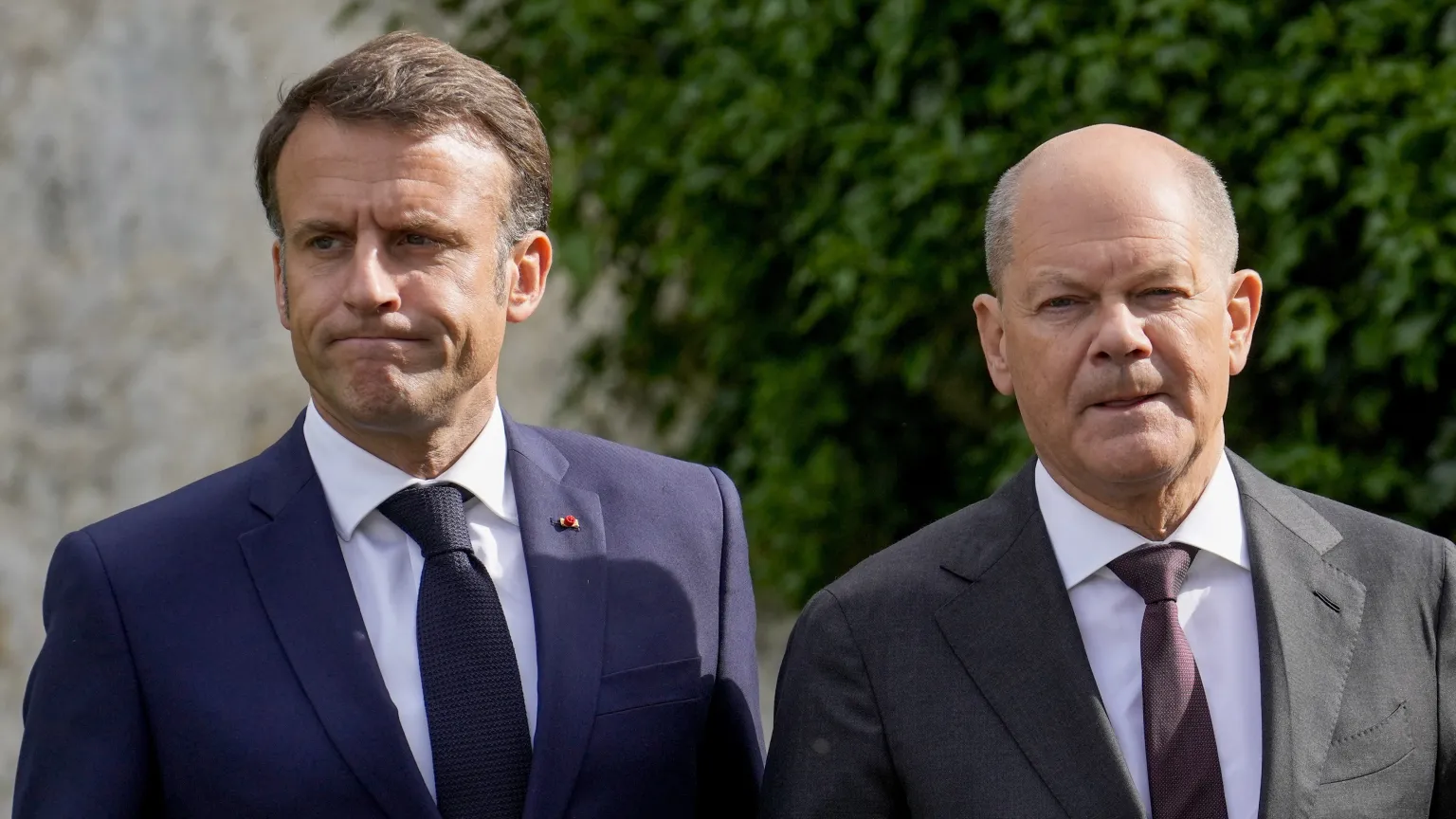 Președintele francez Emmanuel Macron și cancelarul german Olaf Scholz la Consiliul Ministerial Franco-German din Meseberg, Germania, 28 mai 2024