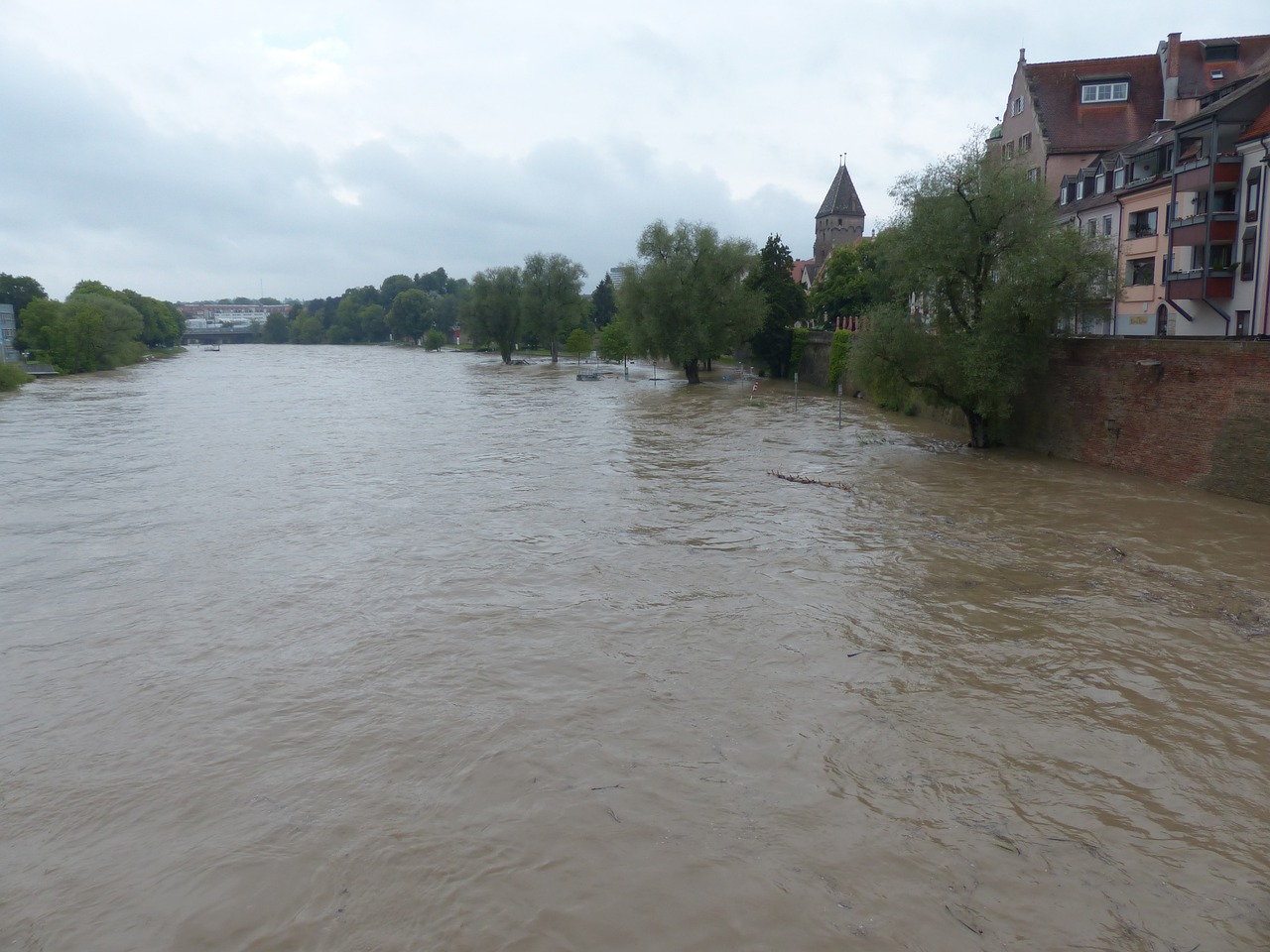 “Toată lumea este speriată”. Budapesta n-a mai fost lovită de 11 ani de inundații așa catastrofale