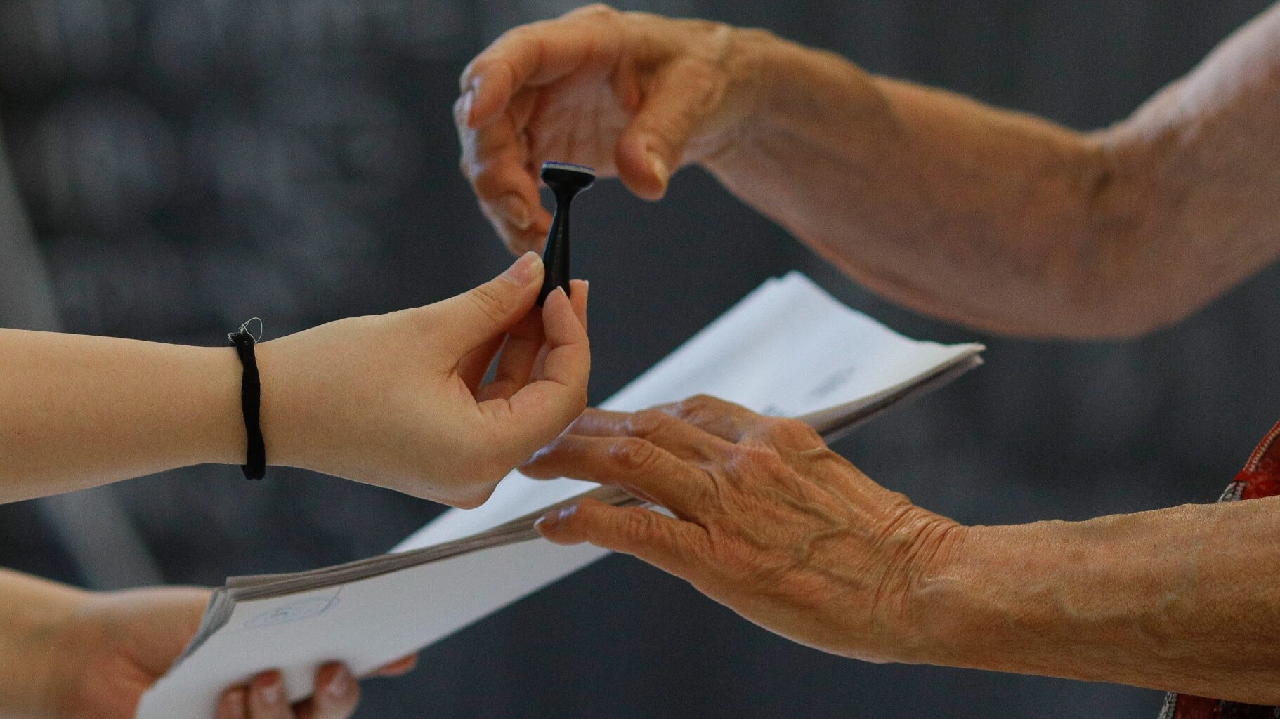 LIVE TEXT Alegeri prezidențiale și referendum în R. Moldova. Prezență de peste 35% la urne