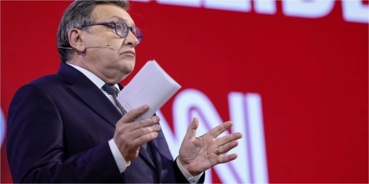 Crin Antonescu câștigă runda finală a dezbaterii cu Nicușor Dan pe tema terenurilor