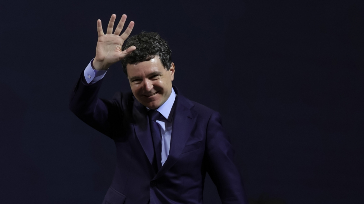Nicușor Dan împarte funcțiile: cele mai importante instituții, la mâna președintelui