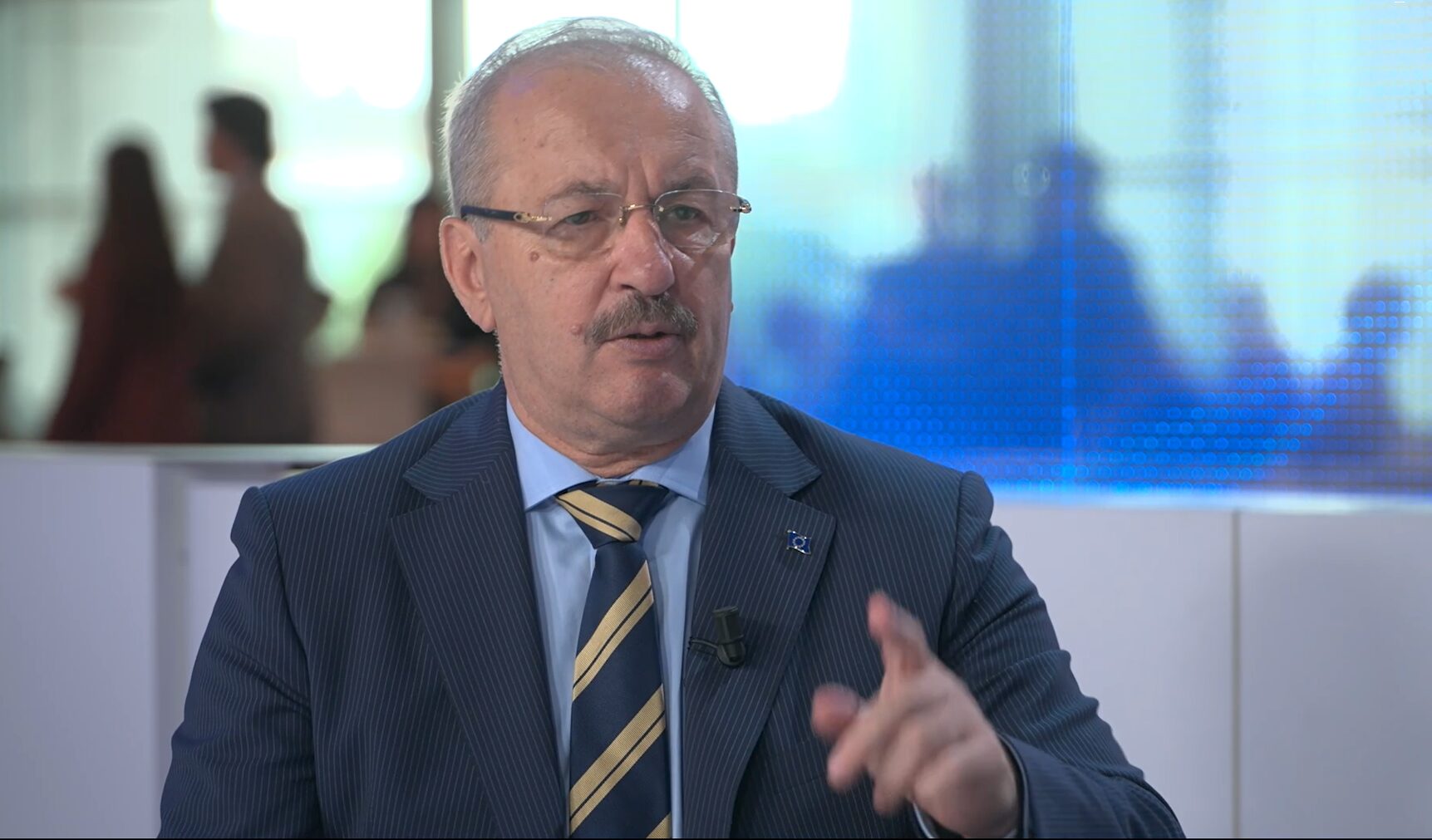 EXCLUSIV DIN BRUXELLES Câți bugetari are, de fapt, România. Vasile Dâncu: „În unele locuri lipsesc oameni!”
