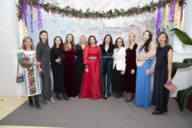 Membrele Clubului Basarabencelor din România la Gala anuală, promovând comunitatea basarabeană și solidaritatea în diaspora.